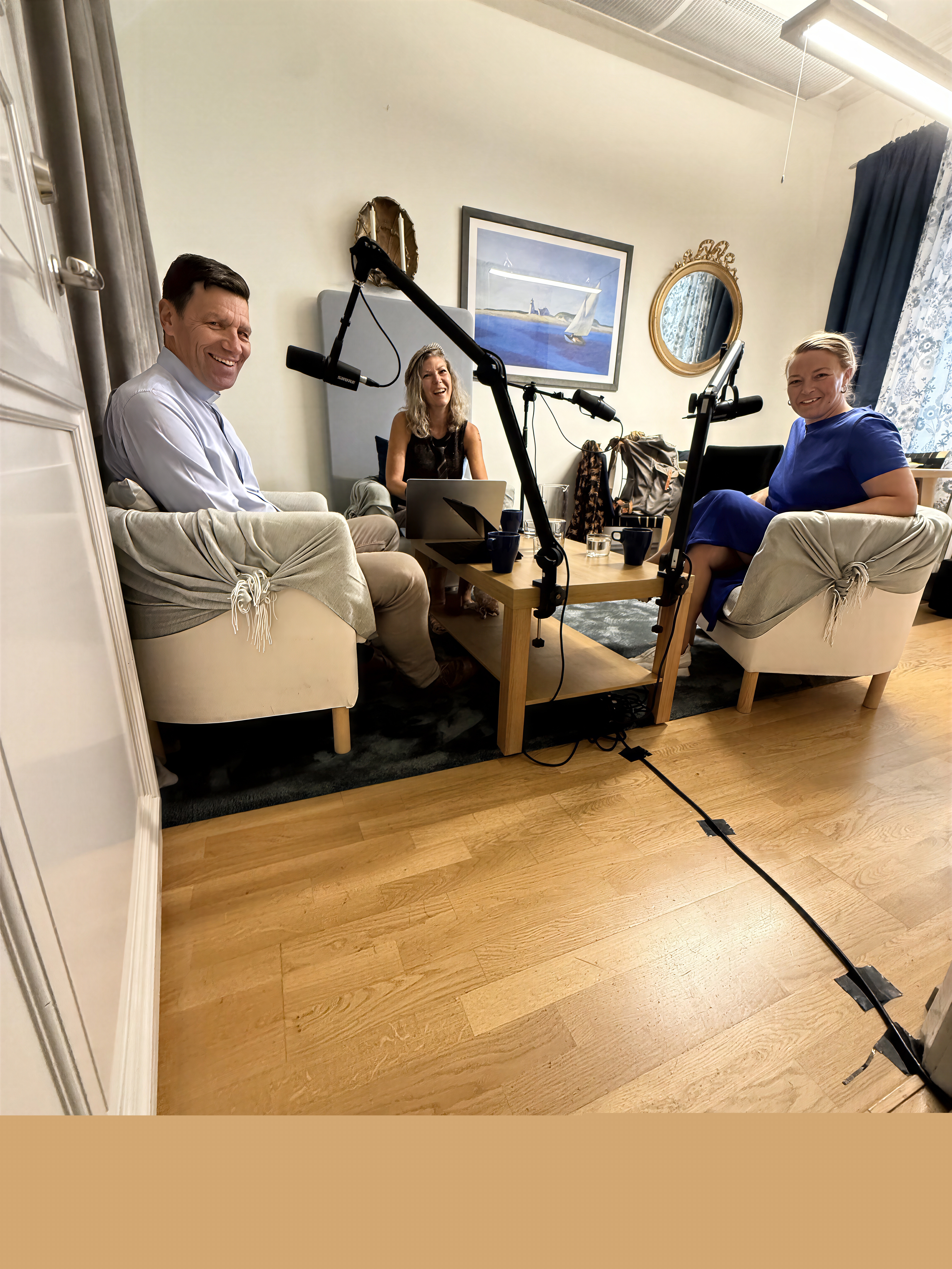 Studioinspelning av podden Via domkyrkan med Stefan Hiller, Malin Aghed och Kajsa Humlén Kirbe