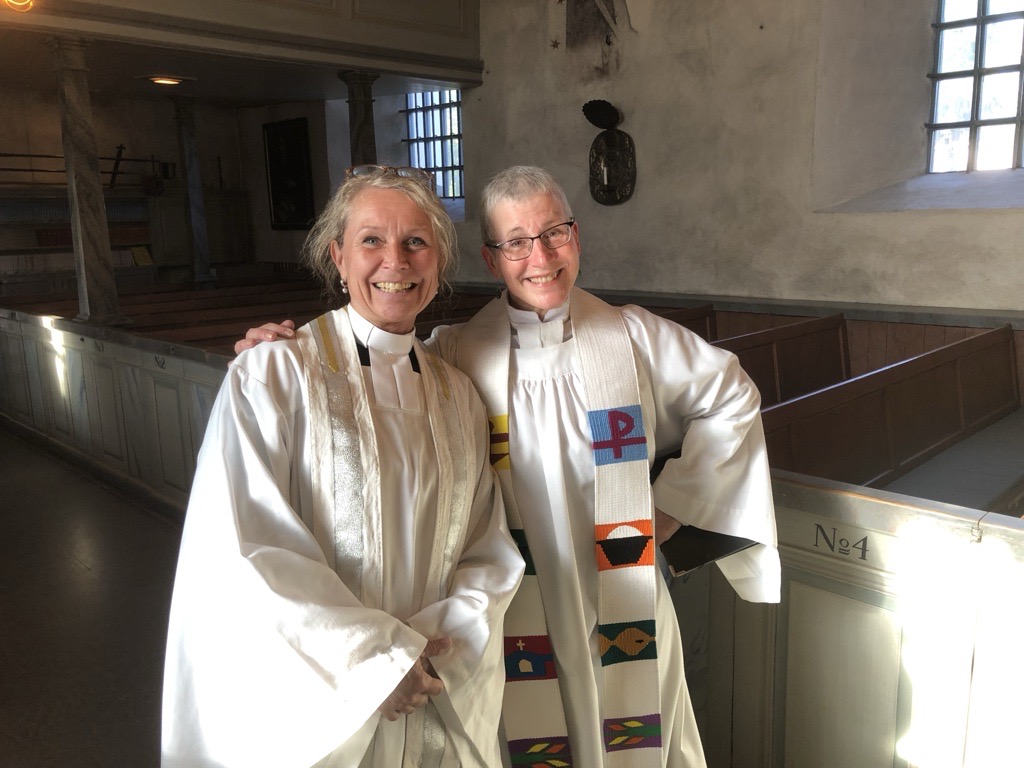Prästerna Anette och Lotta i Fresta