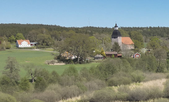Vy över Törnfalls kyrka i Södra Tjusts pastorat