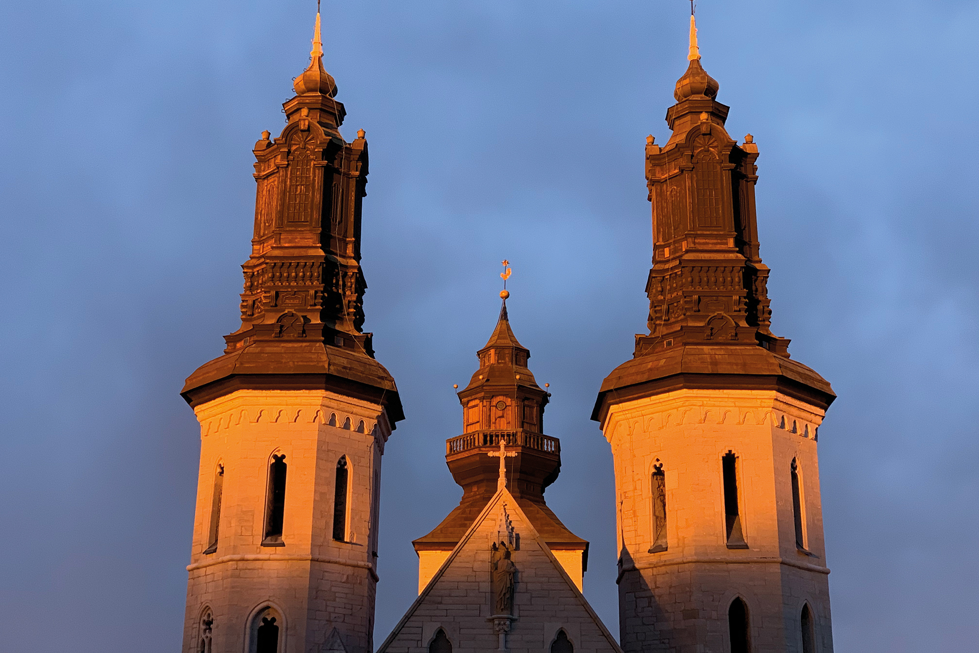 Domkyrkan i gryningsljus