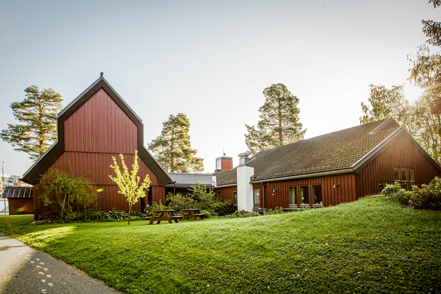 Marielundskyrkan i solljus