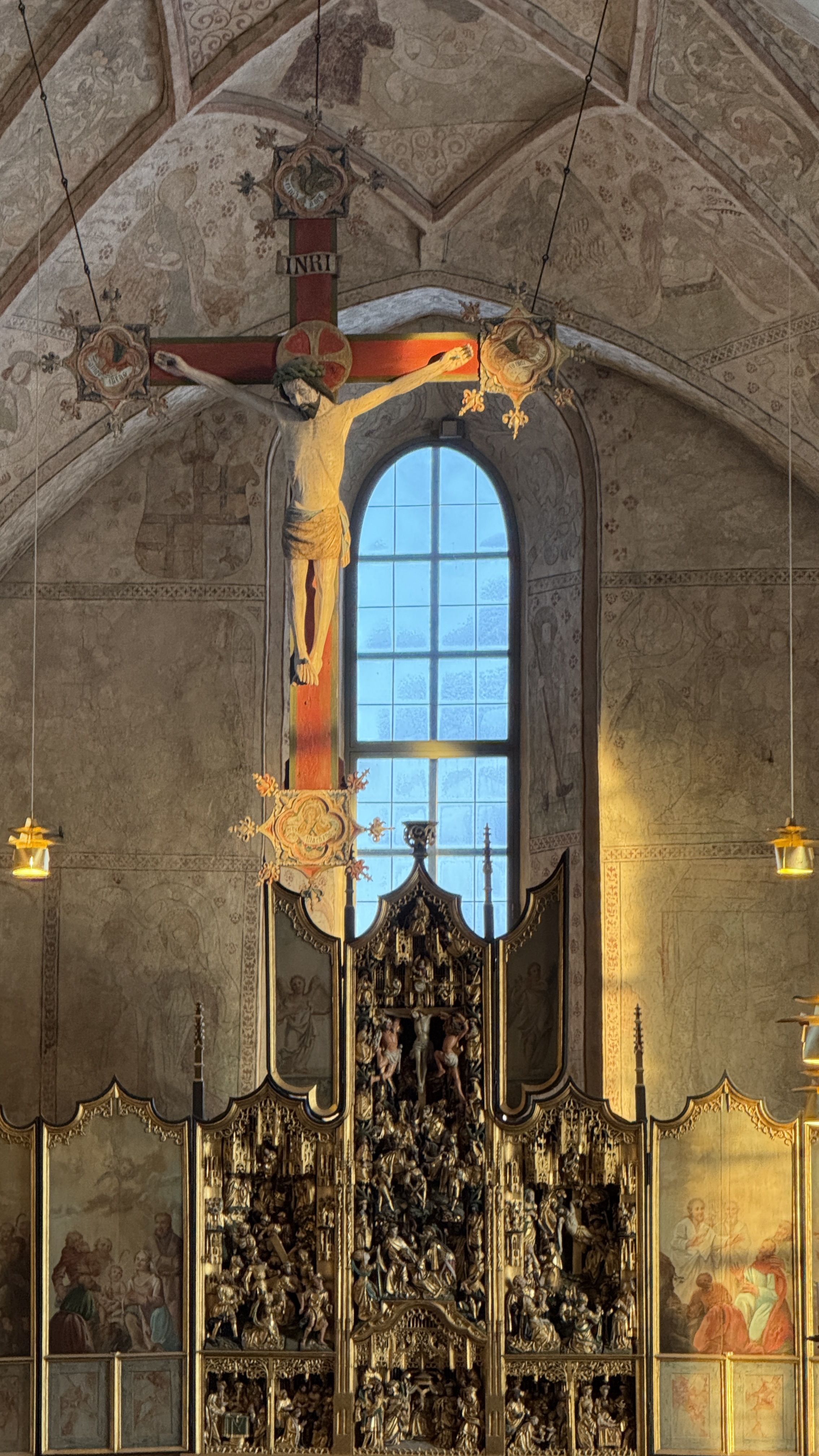 Solbelyst triumfkrucifix i Nederluleå kyrka