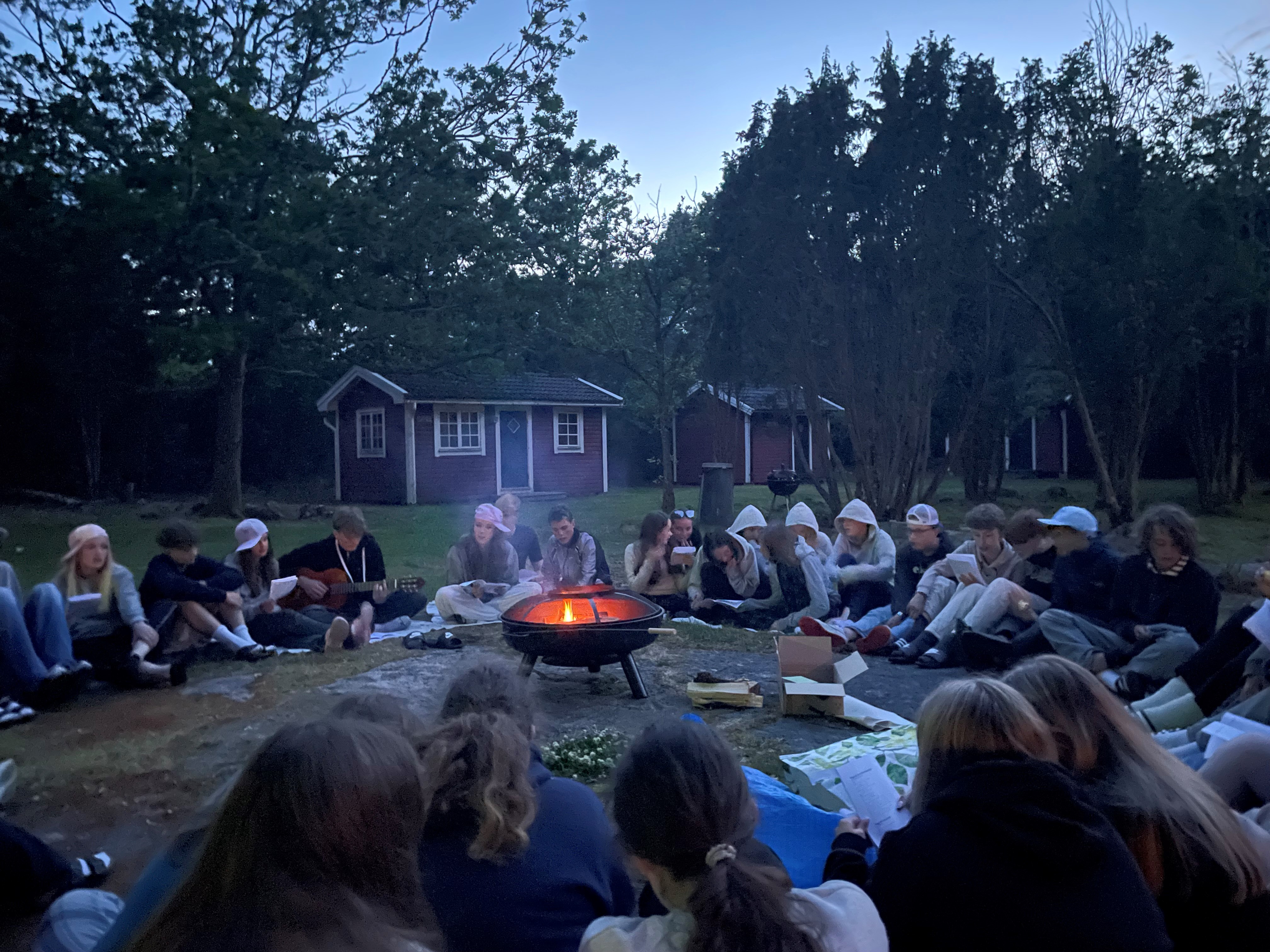 Lägereld vid Stenbräcka konfirmandläger