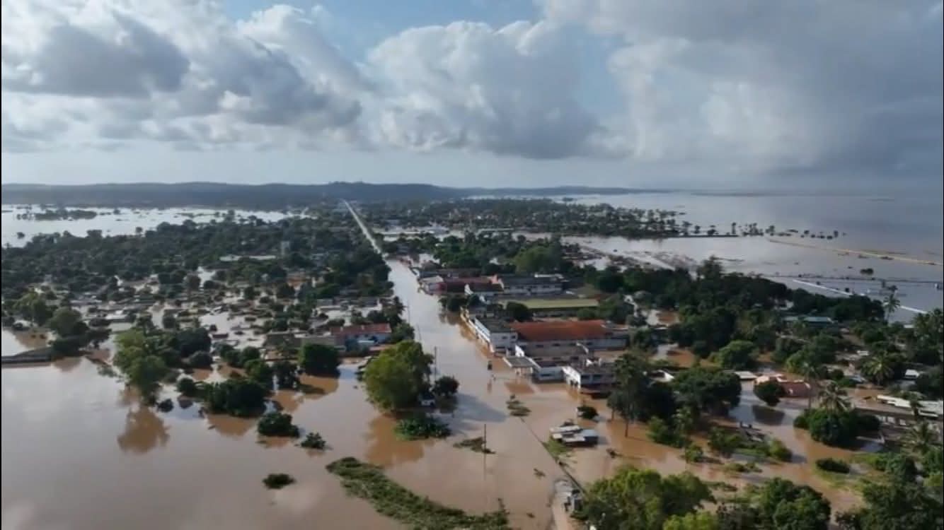 Flygfoto över översvämmat område 