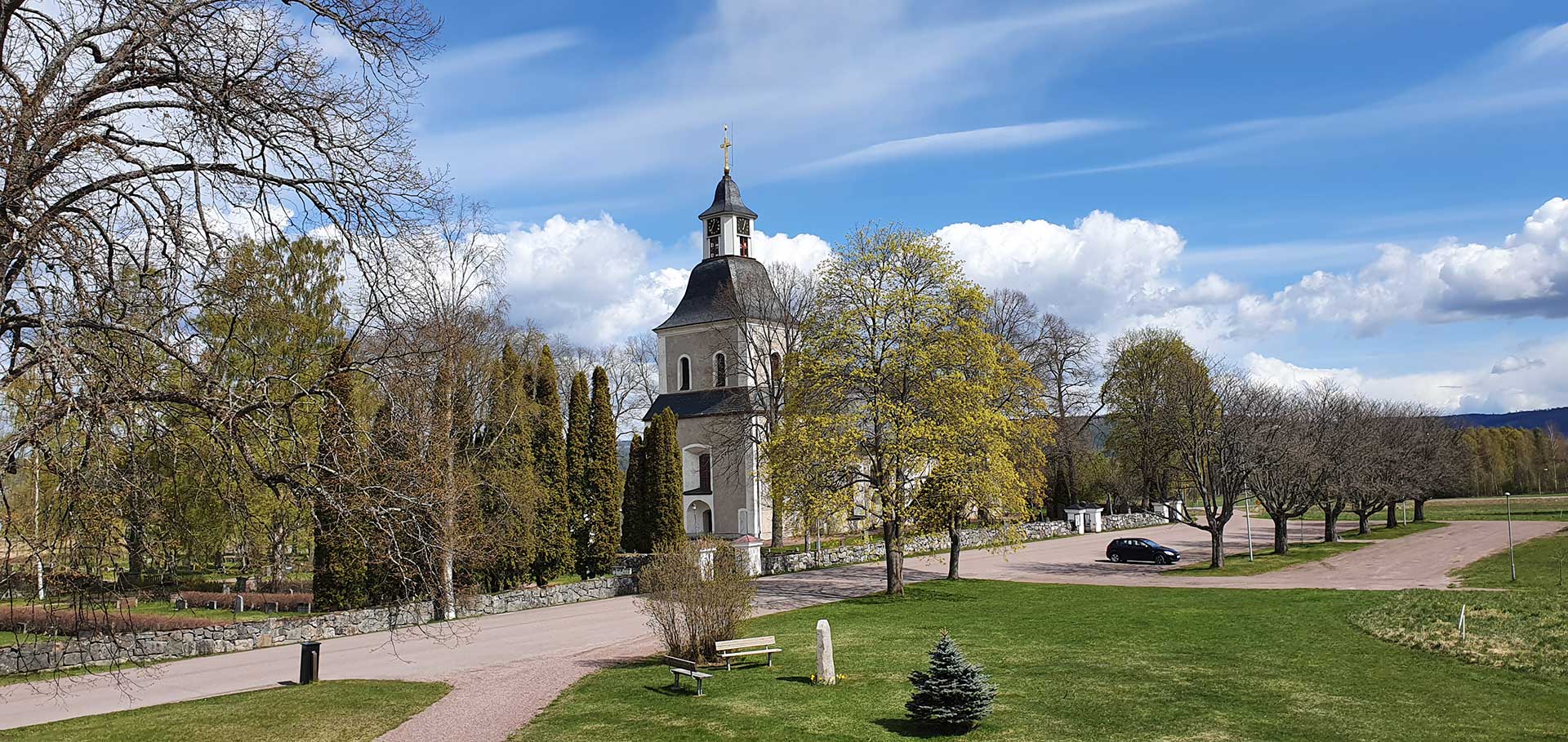 Vy över Åhls kyrka