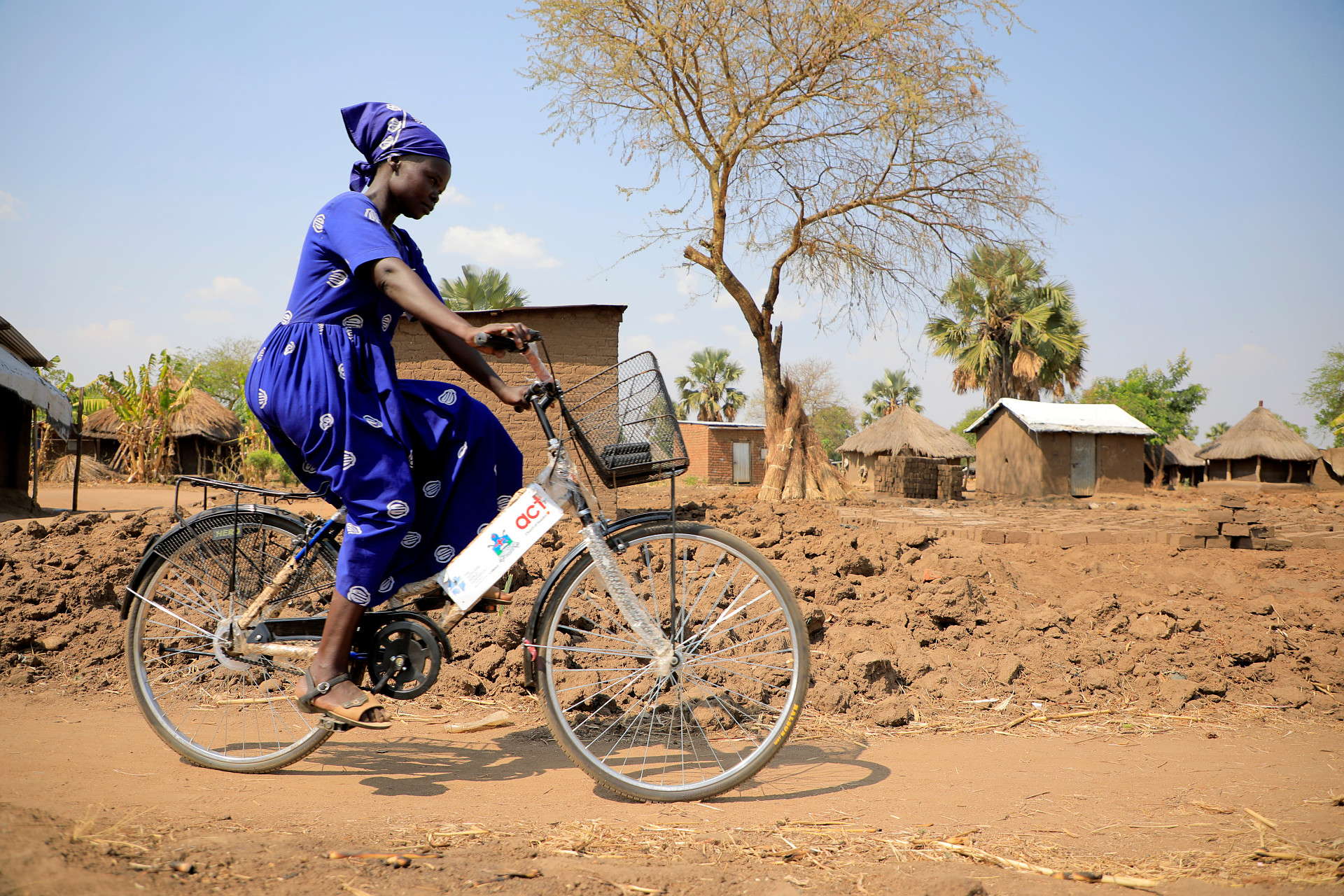 Miriam Magdalena på cykel