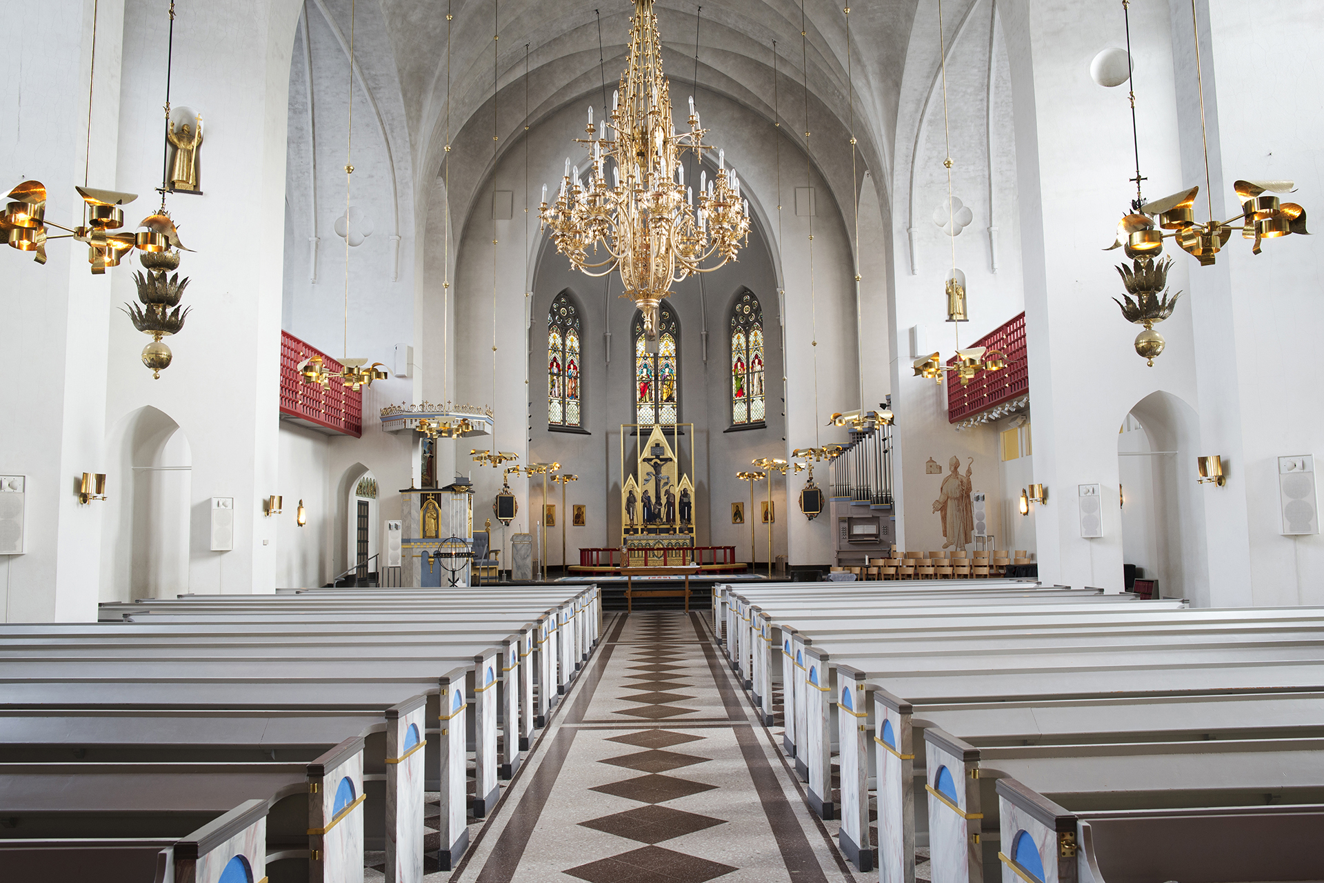 Interiör ljusskrona Luleå domkyrka