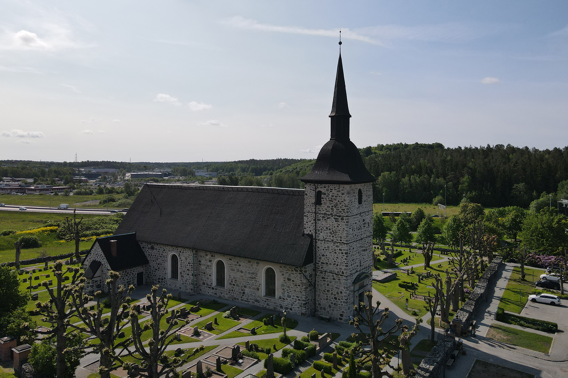 Botkyrka kyrka, foto taget snett uppifrån.