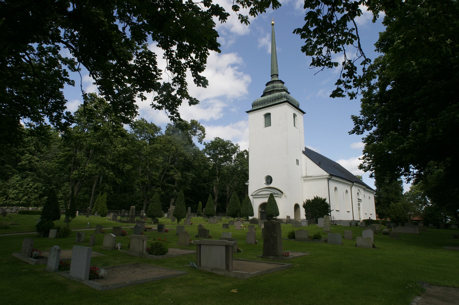 Kvillinge kyrkogård