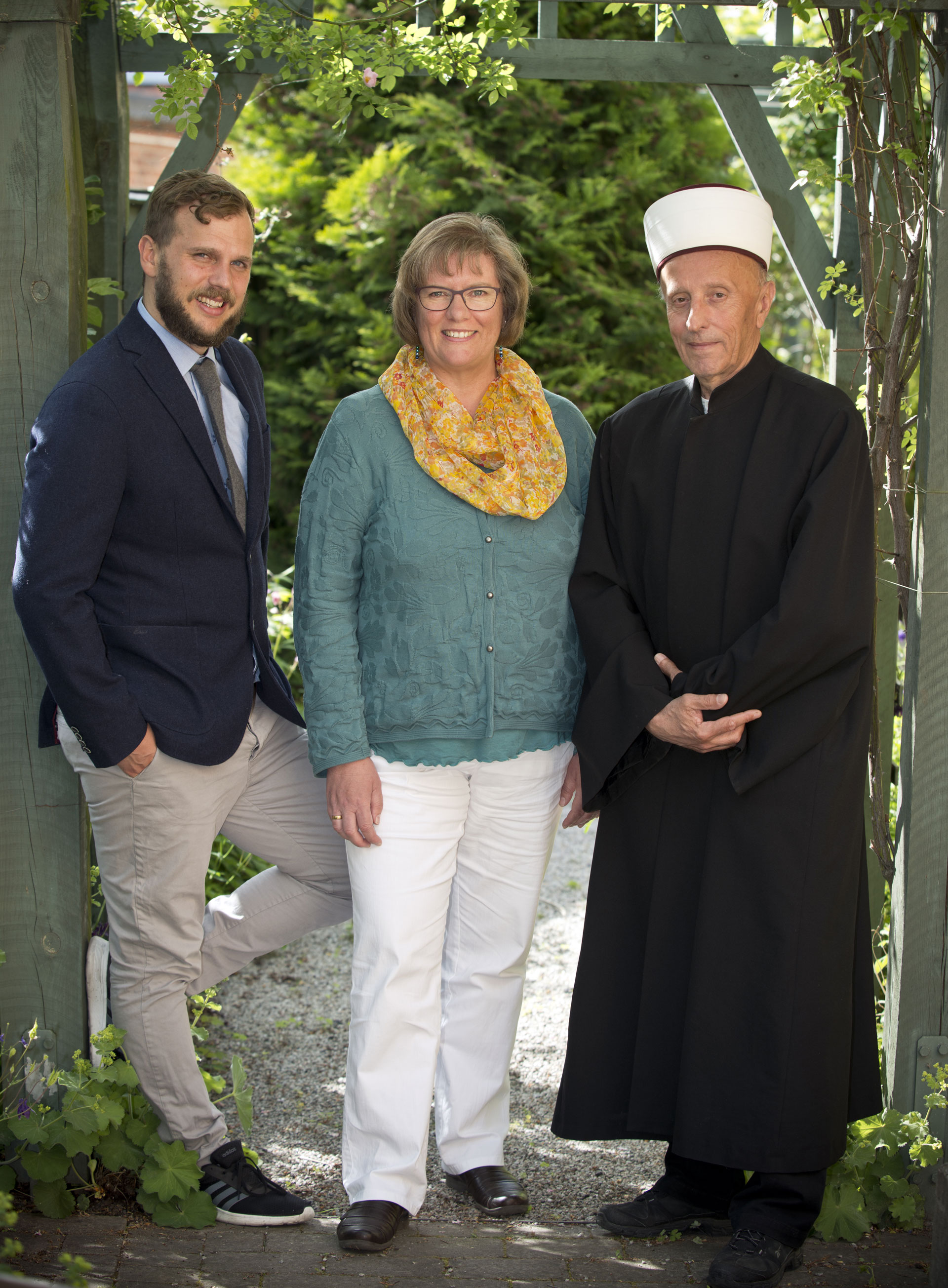 Svenska kyrkans Ola Frideblad och Åsa Nausner tillsammans med Hazim Gurda från Bosniska islamiska församlingen. Alla tre ingår i nätverket Tro möter tro.