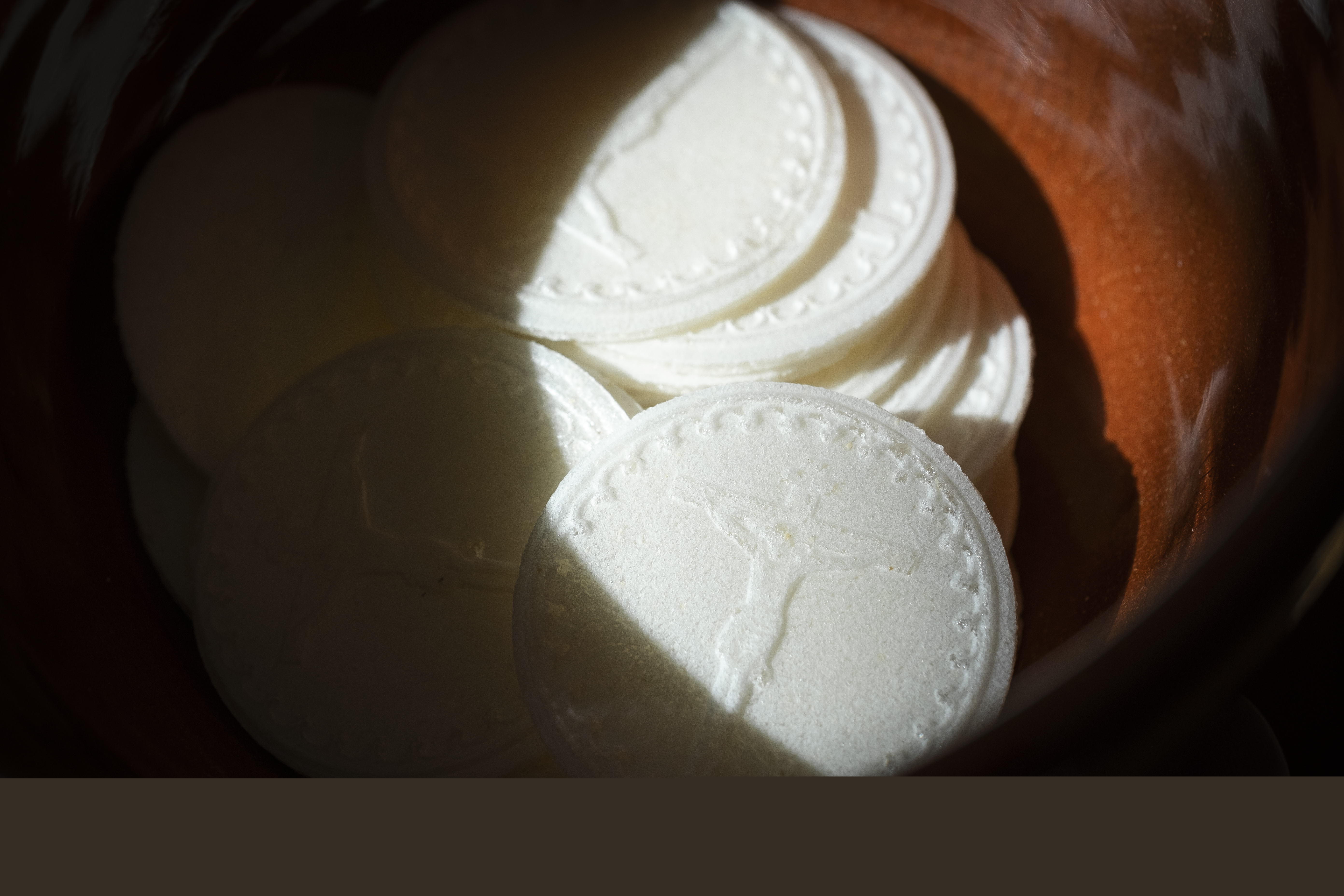 En skål med oblater.