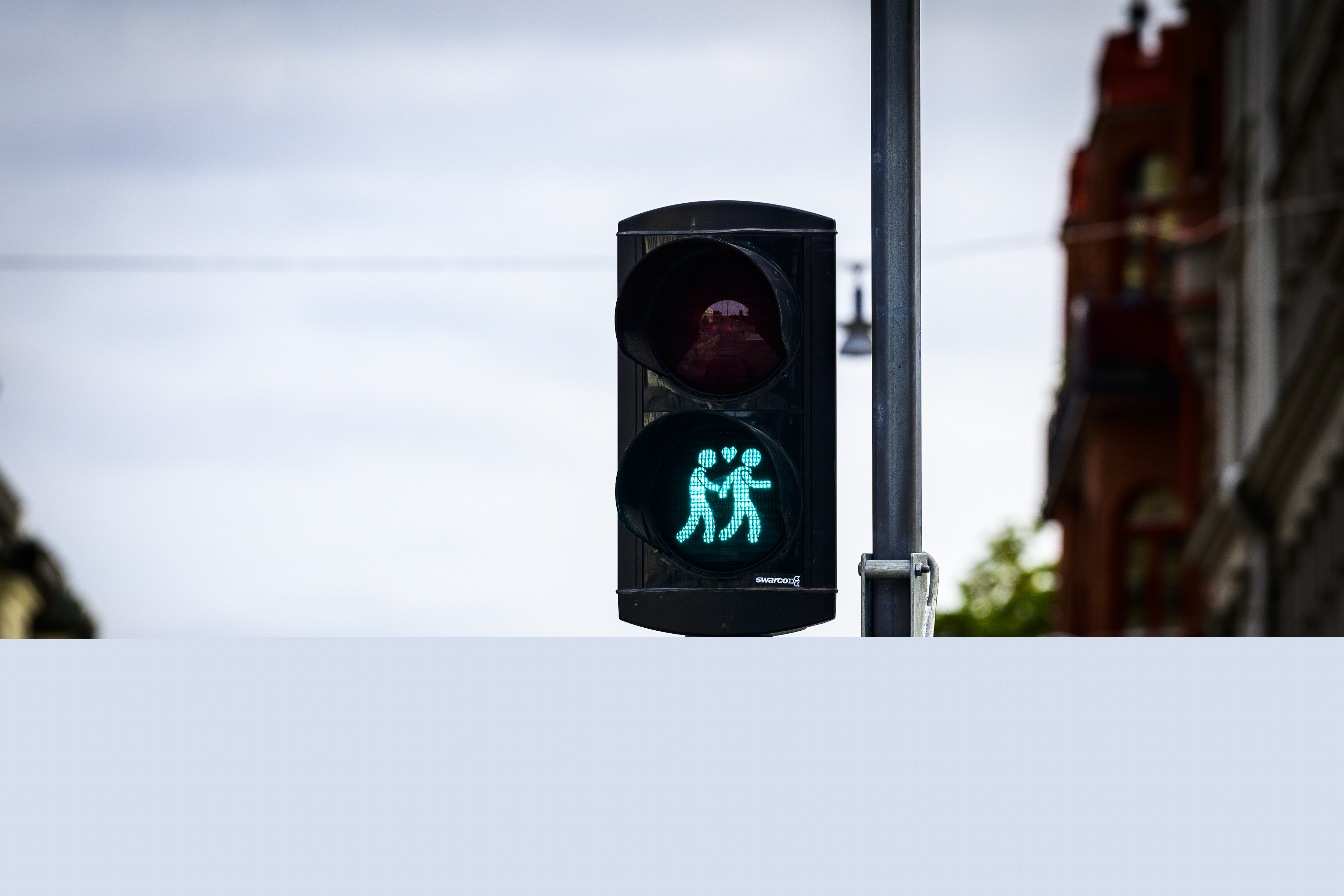 Istället för grön gubbe är det två gröna gubbar med ett hjärta emellan.