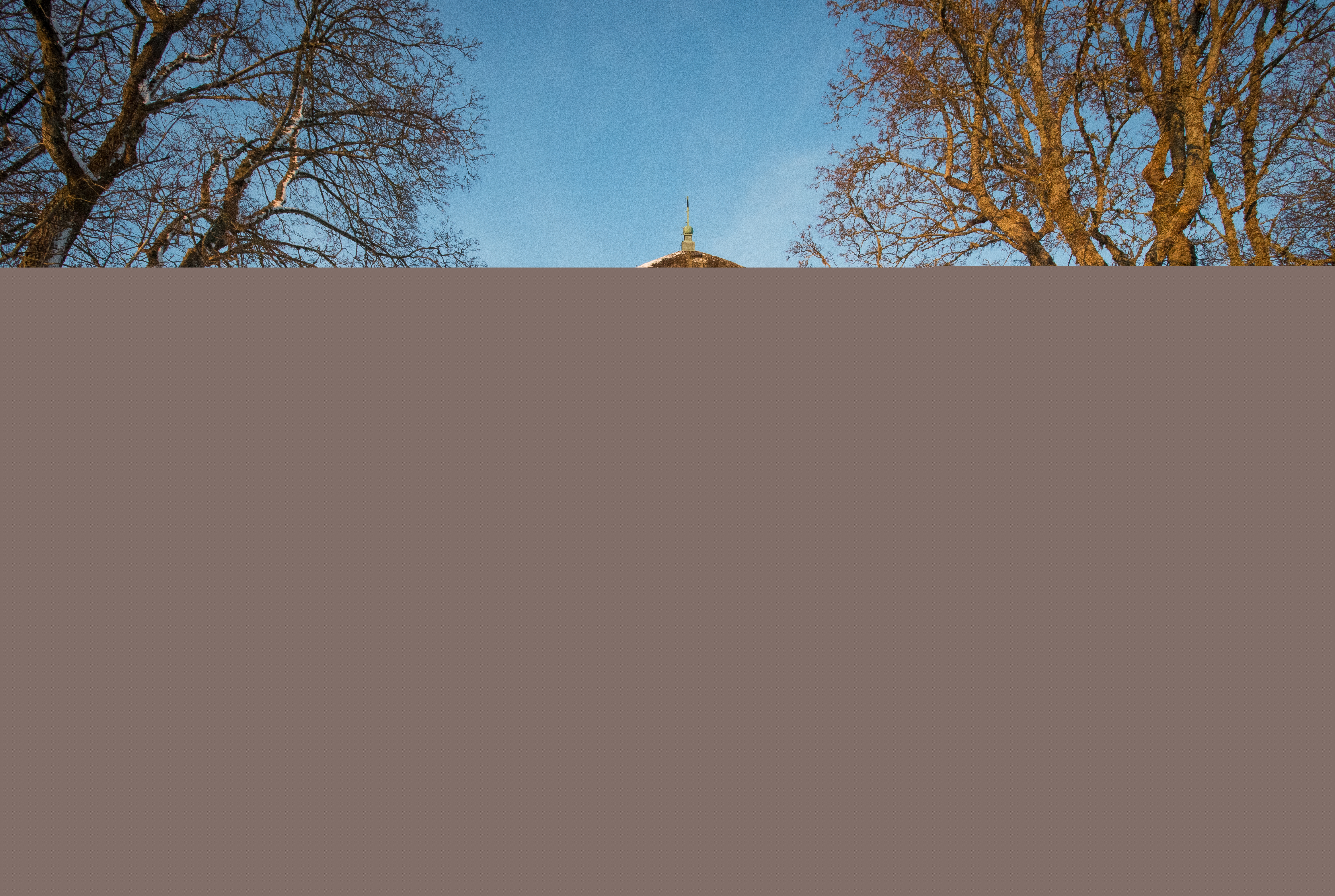 Skånela kyrka i vintertid