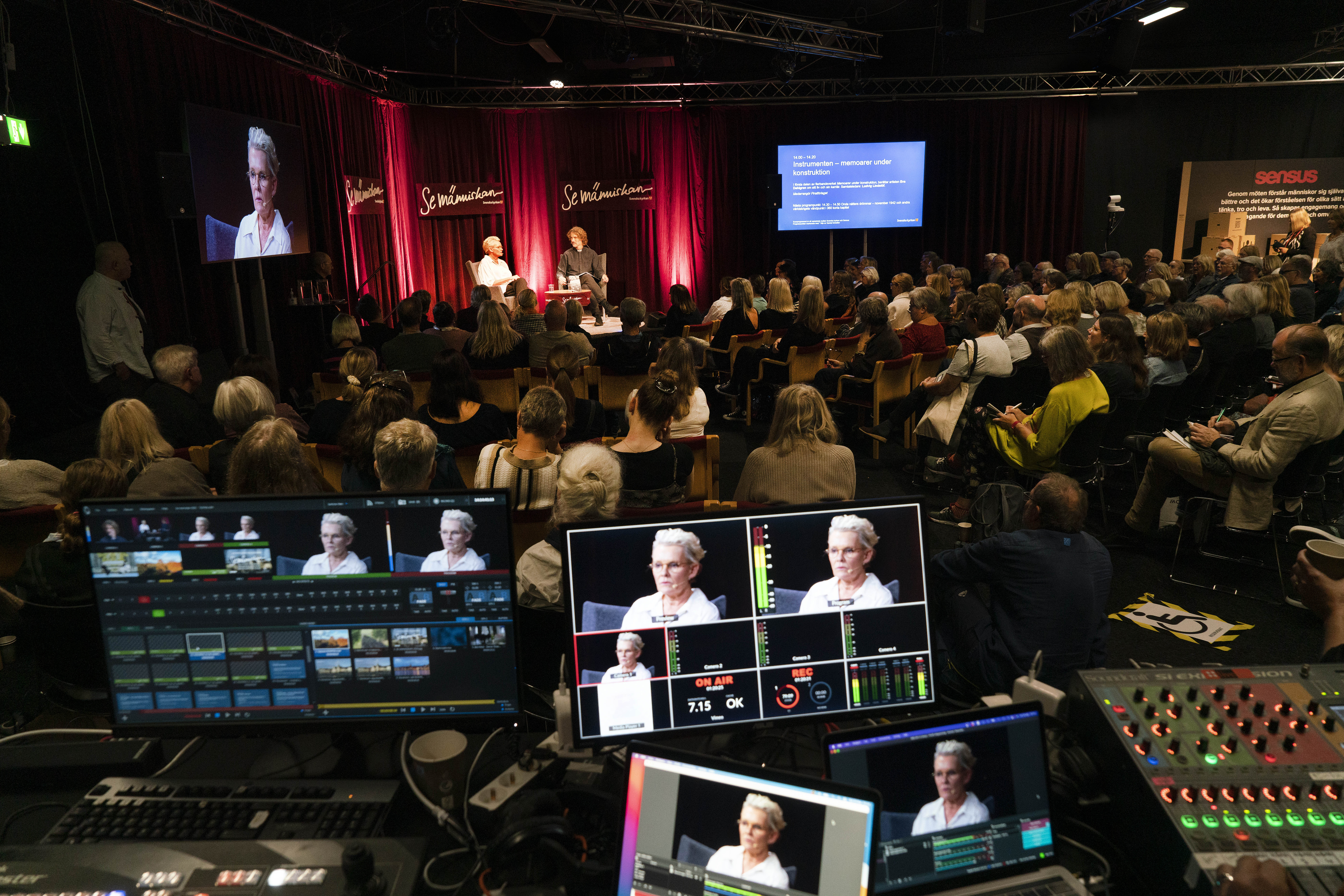 Se människan-scenen på Bokmässan, med Eva Dahlgren i boksamtal.