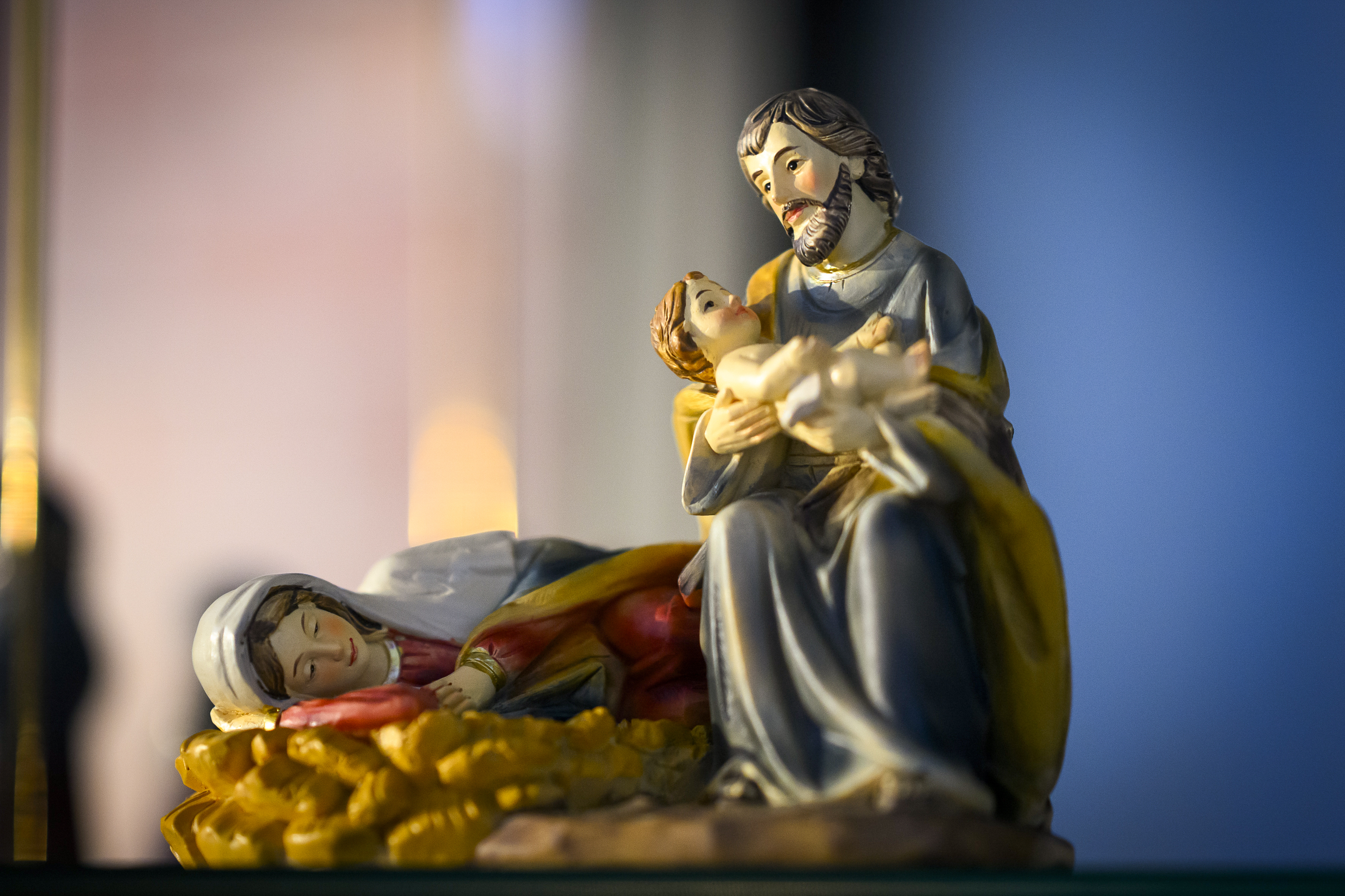 Små figurer av Josef, Maria och Jesusbarnet.