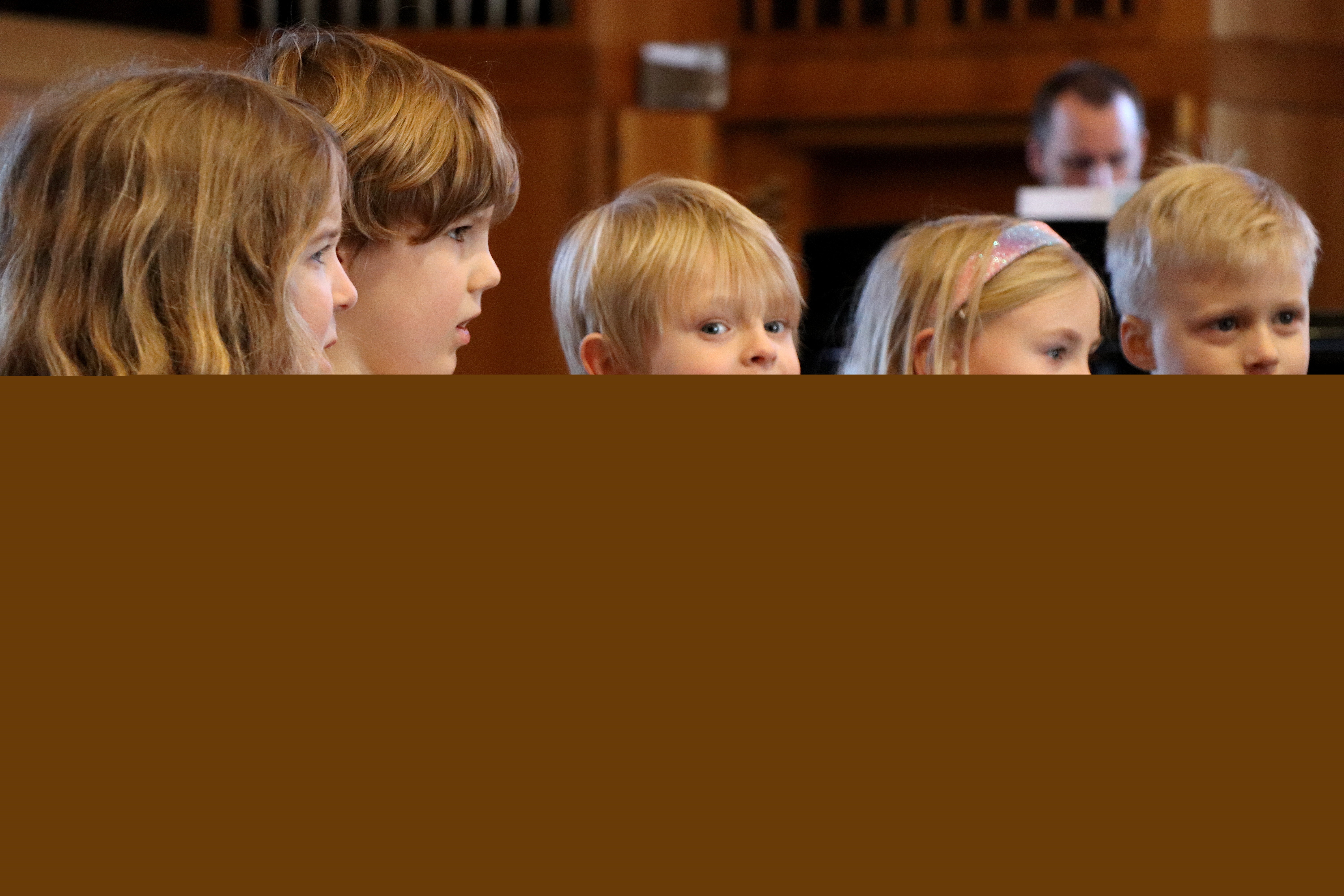 Barn i kören Körkul i Härlanda kyrka.