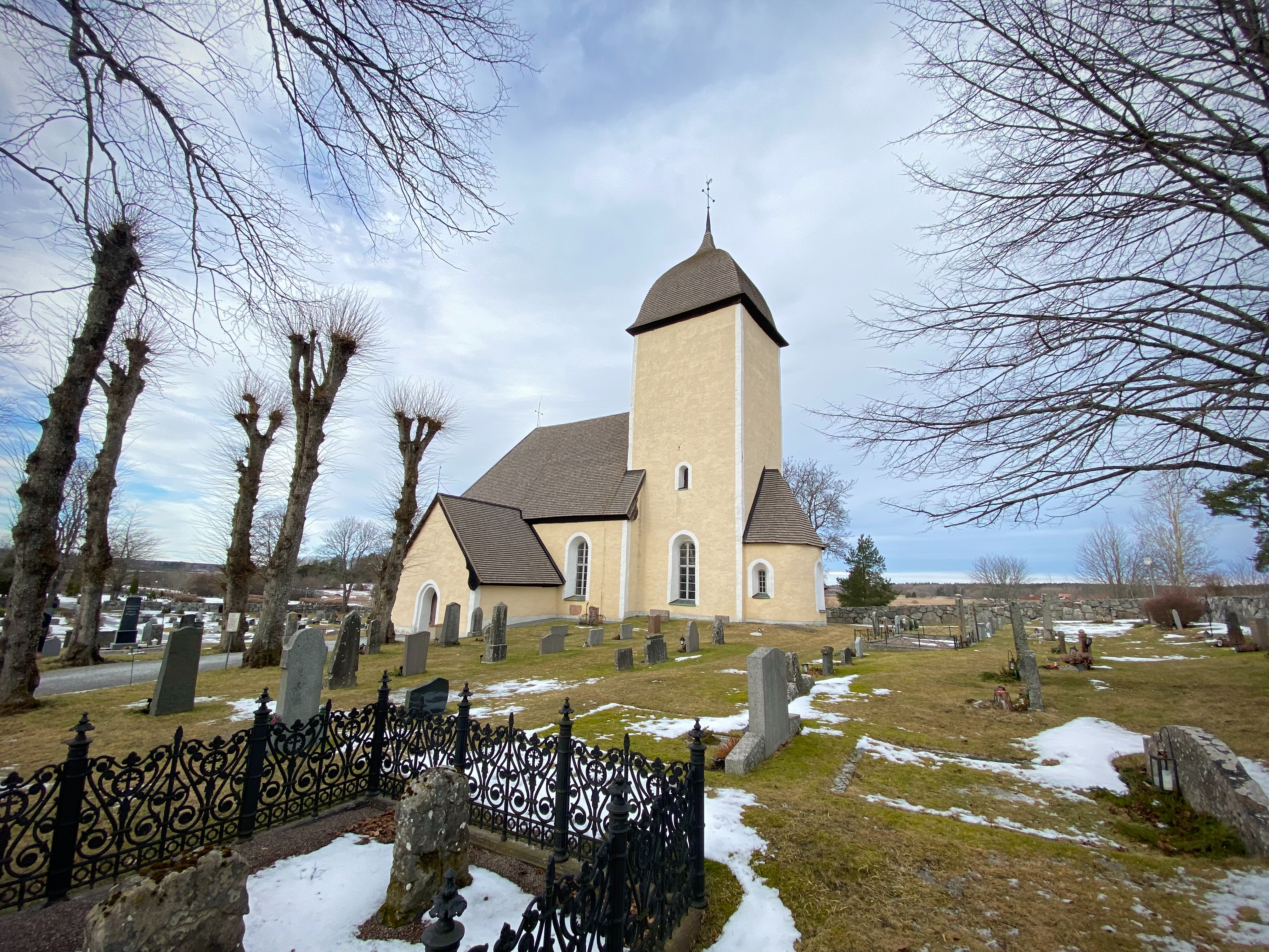 Husby-Ärlinghundra kyrka