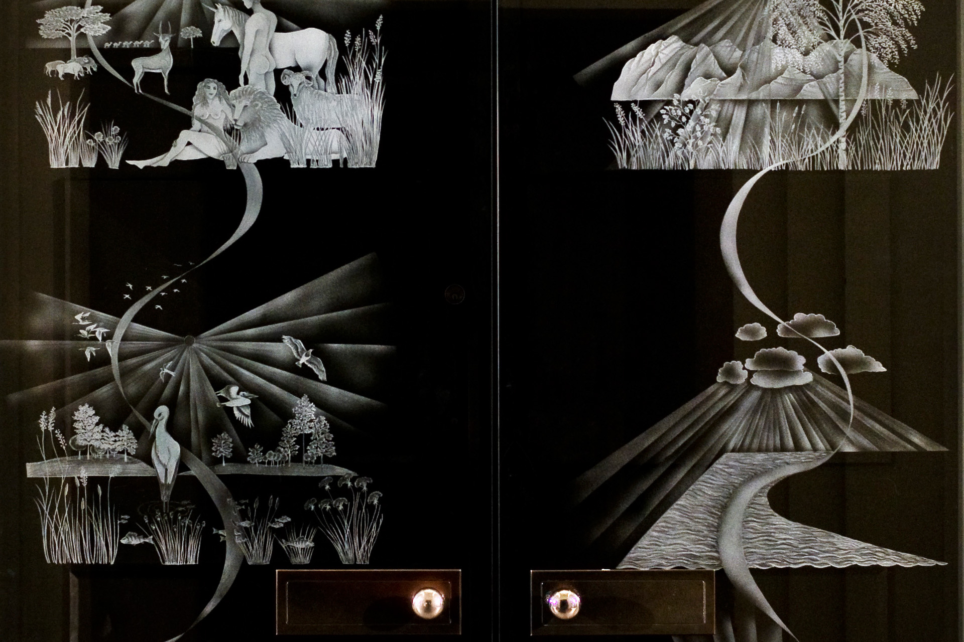 Glasdörrar med glaskonst in till Växjö domkyrka